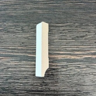 Eindstuk MDF Rechte plint 15x90 RAL9010 Rechts