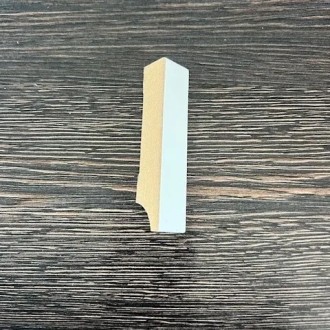 Eindstuk MDF Rechte plint 18x90 RAL9010 Links