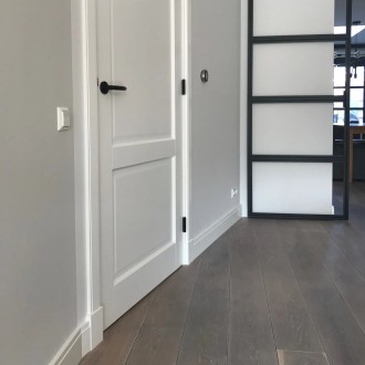 Lage luxe MDF plinten | subtiele inkeping | Snel bezorgd | GekOpHout.com