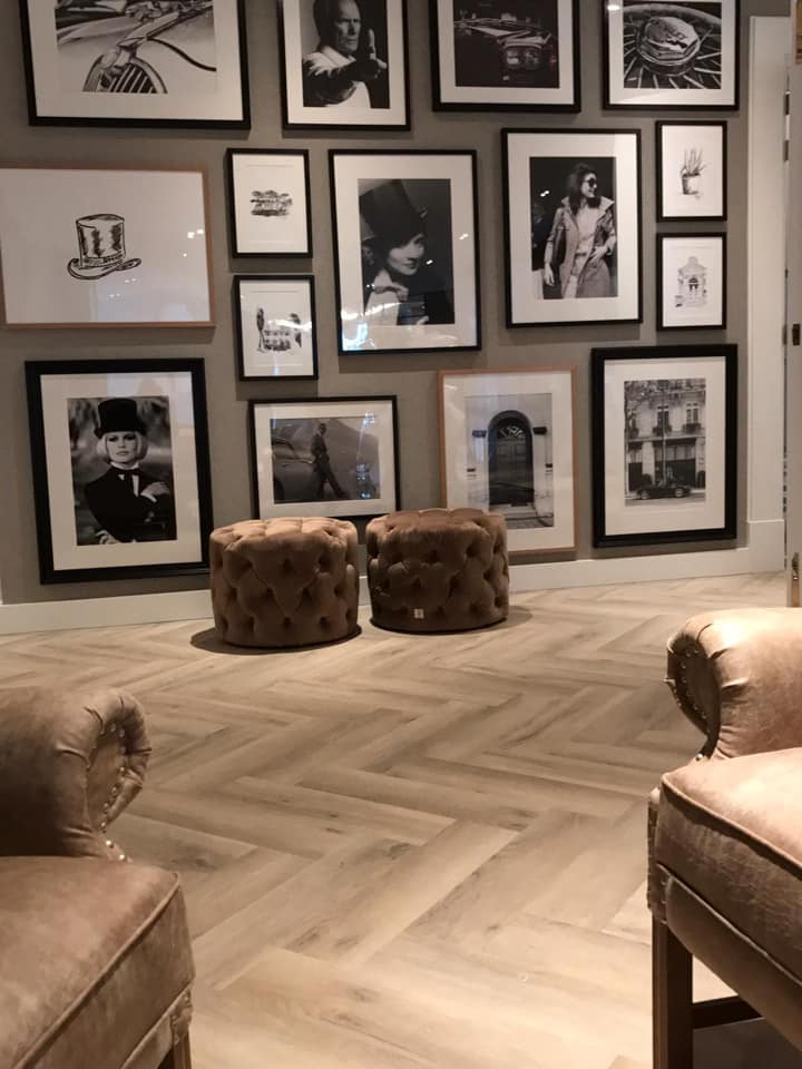 Sfeervolle inrichting met fotowand